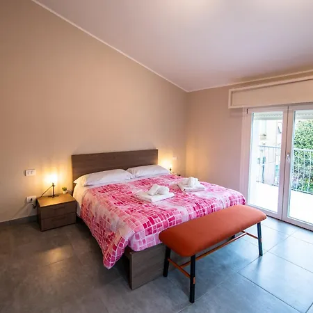 Ospedale A 350m Centro A 900m L Matrimoniali Con Bagno Privato L Parcheggio Self Check * 파르마