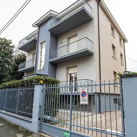 Guest house 350 M Da Ospedale Maggiore L Parcheggio Prive L Parma