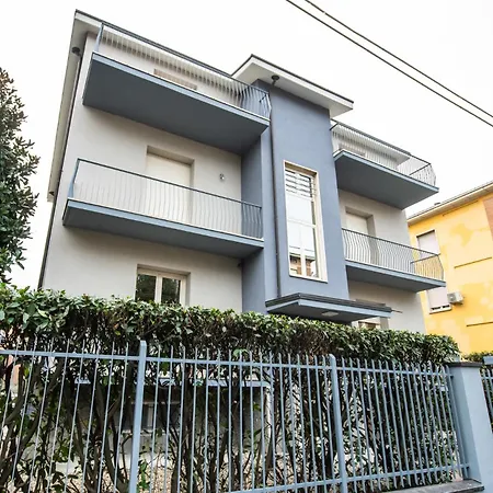 Gg12 Comfort & Parking 3* Parma