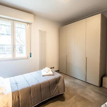 Pensionat Gg12 Comfort & Parking Parma