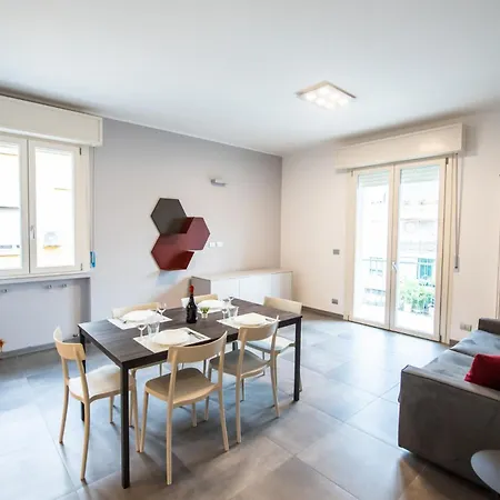 Guest house 350 M Da Ospedale Maggiore L Parcheggio Prive L