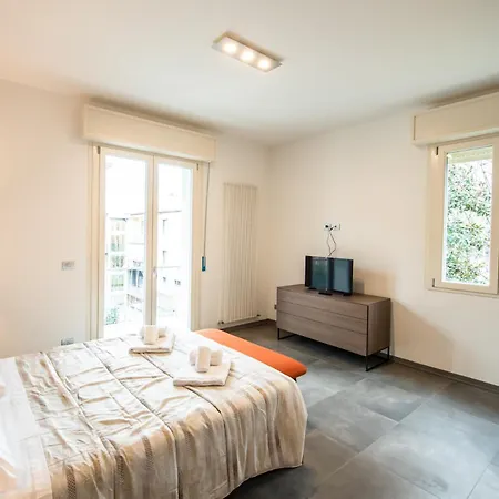 Ospedale A 350m Centro A 900m L Matrimoniali Con Bagno Privato L Parcheggio Self Check * 파르마