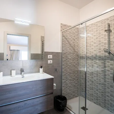 Porta Galileo L Comfort & Parking 3* Parma